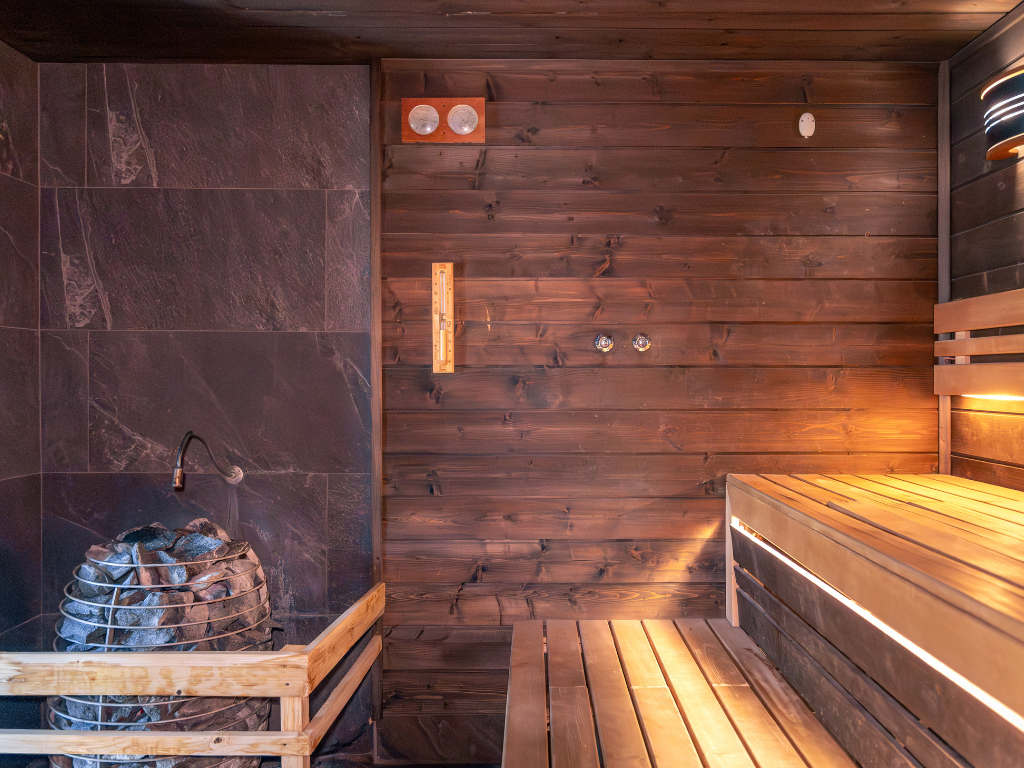 How is a far-infrared sauna different from a traditional sauna? 