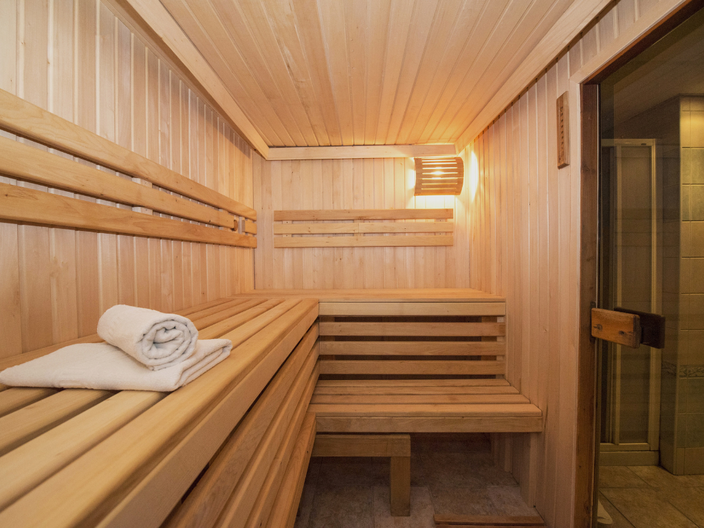 Infrared Sauna Side Effects: Who Should Avoid It